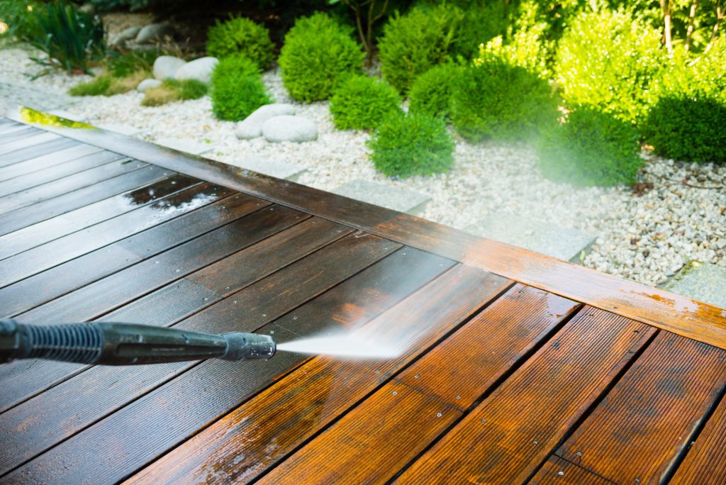 How to Mix Chlorine For Pressure Washing